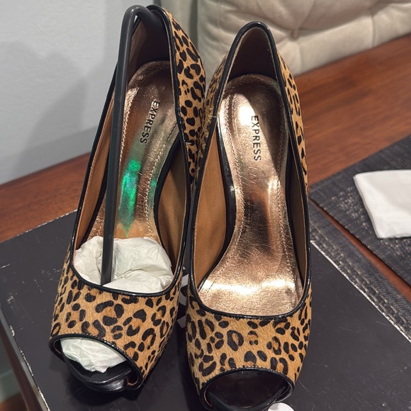 NWT Express Leopard Stilettos - Picture 2 of 4